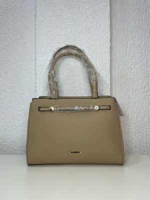 Cartera Clásica Chenson: Elegancia en Cada Detalle