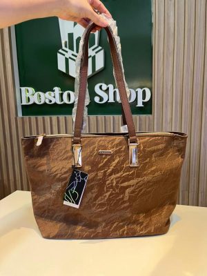 Cartera Chenson Marrón – Detalles Metálicos