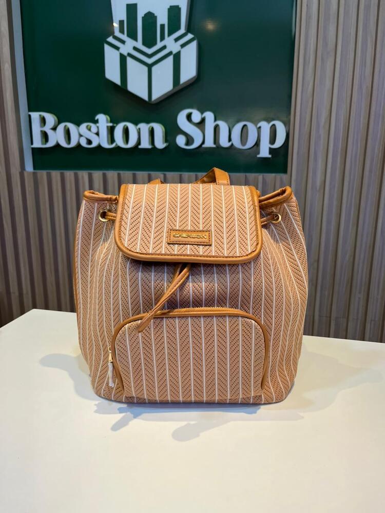 Mochila Chenson para Mujer – Backpack Elegante con Diseño Texturizado